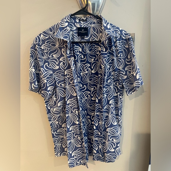 Button up - Picture 1 of 3